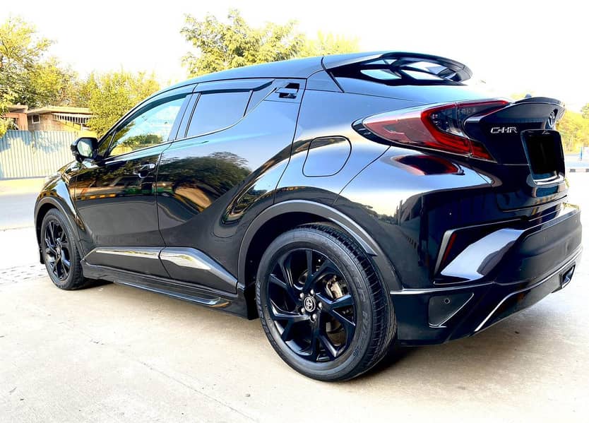 Toyota C-HR 2017 4