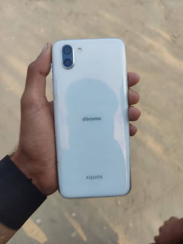 AQUOS R2 non pta 9/10 condition 4