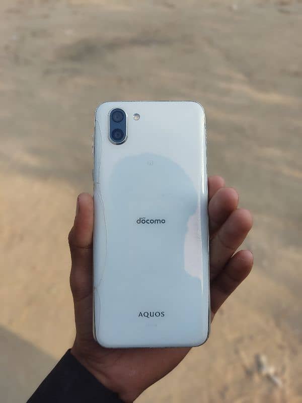 AQUOS R2 non pta 9/10 condition 5