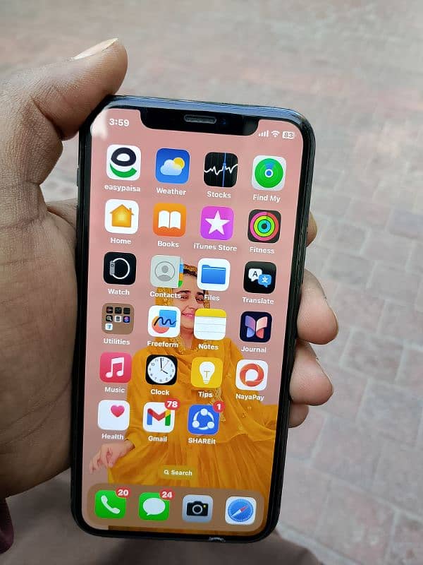 iPhone 11 Pro 4