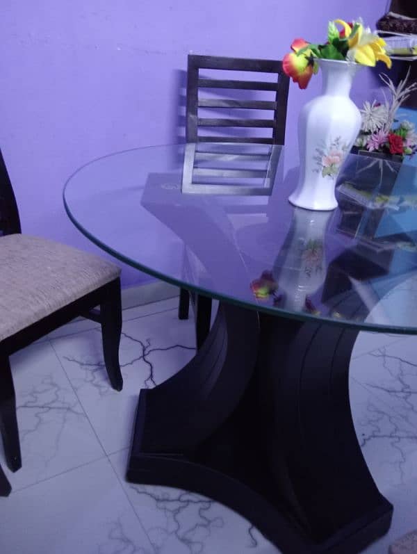 selling dining table 0