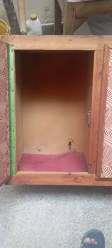 kitchen cabinet is good condition 3