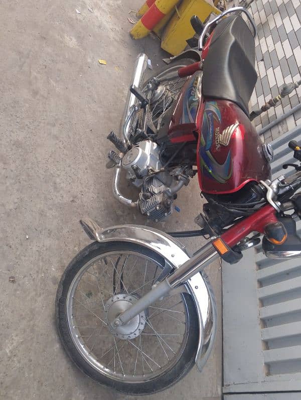 Honda c. d 70 hai 2024 model file 3month bad mila Gai urgent for sale 0