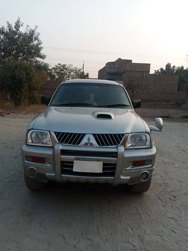 Mitsubishi L200 warrior full option 2004 1