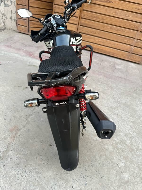 Hondq CB150F 2024 8