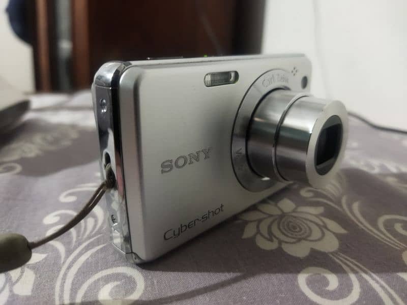 Sony cyber shot DSC w220 0