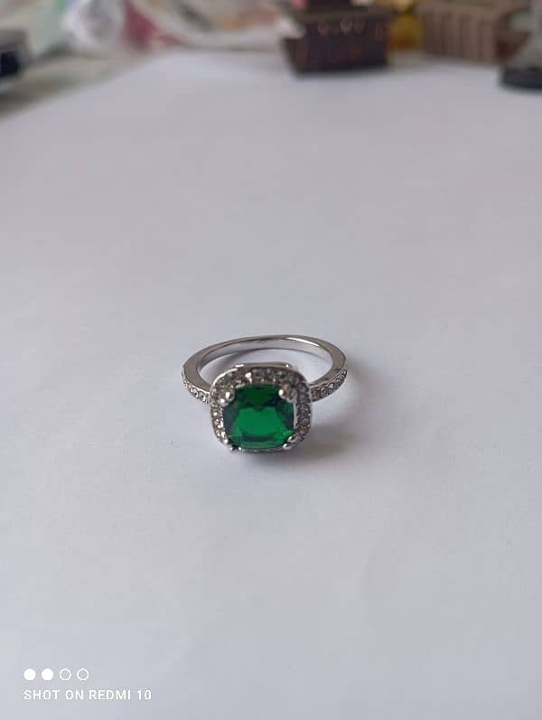 green emerald rings 1