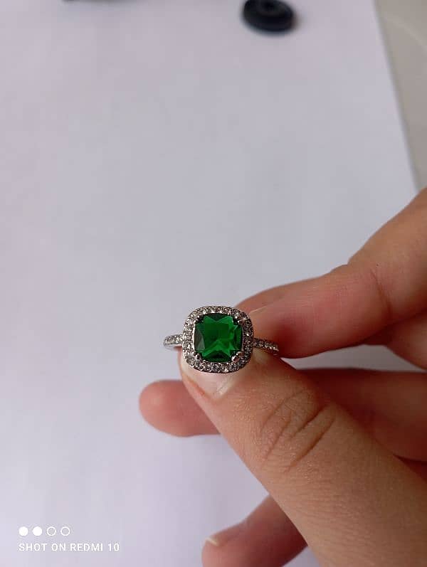 green emerald rings 2