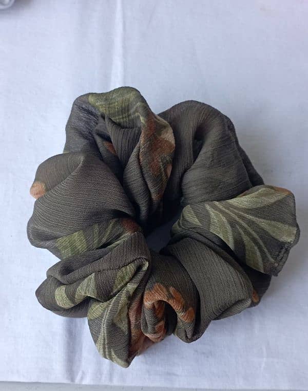 scrunchies available 8