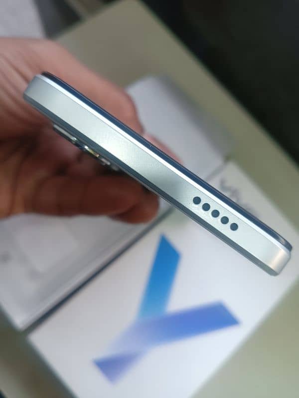 vivo y18 6/128 New condition 4