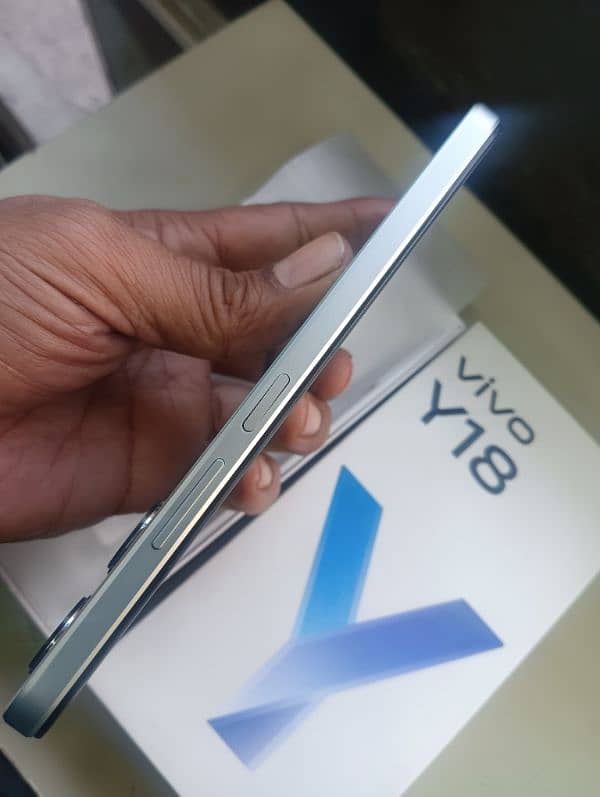 vivo y18 6/128 New condition 5