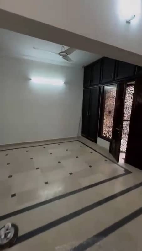 Beautiful Kanal upper portion available on rent 0