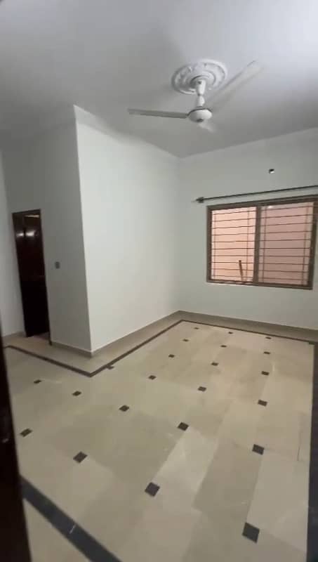 Beautiful Kanal upper portion available on rent 7