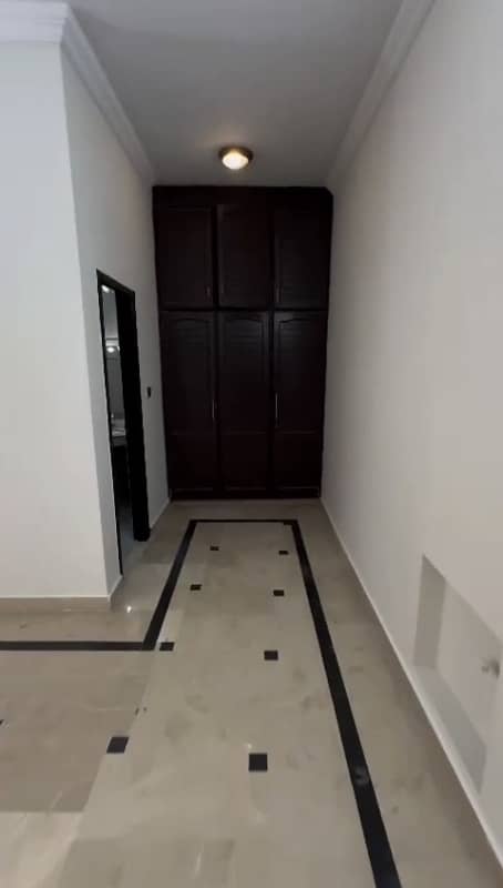 Beautiful Kanal upper portion available on rent 8