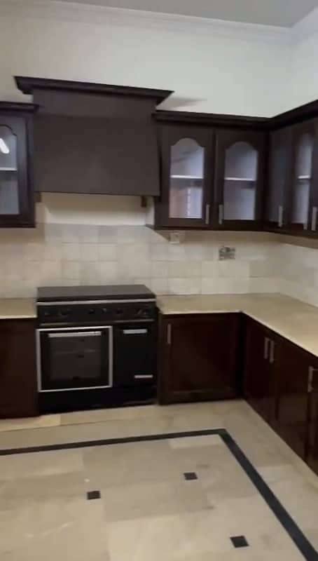 Beautiful Kanal upper portion available on rent 11