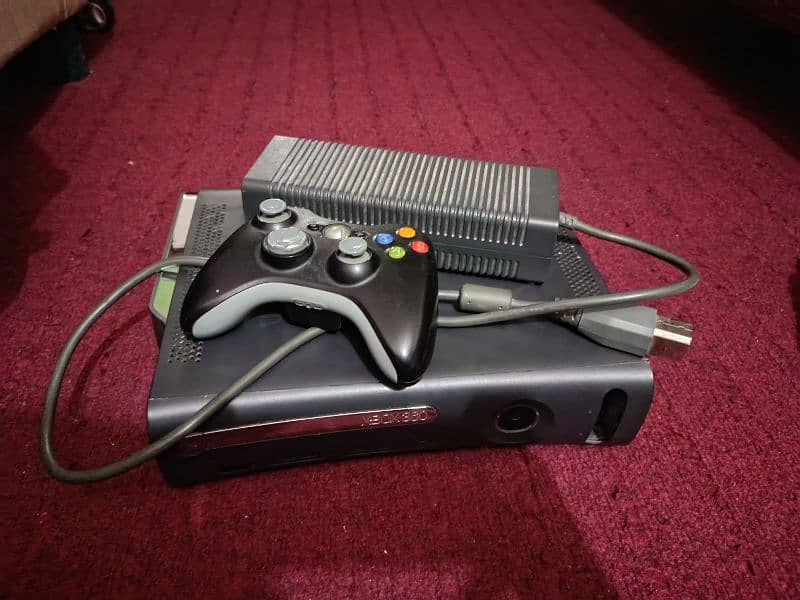 XBOX 360 with 1 wireless and 1 wired controller 2