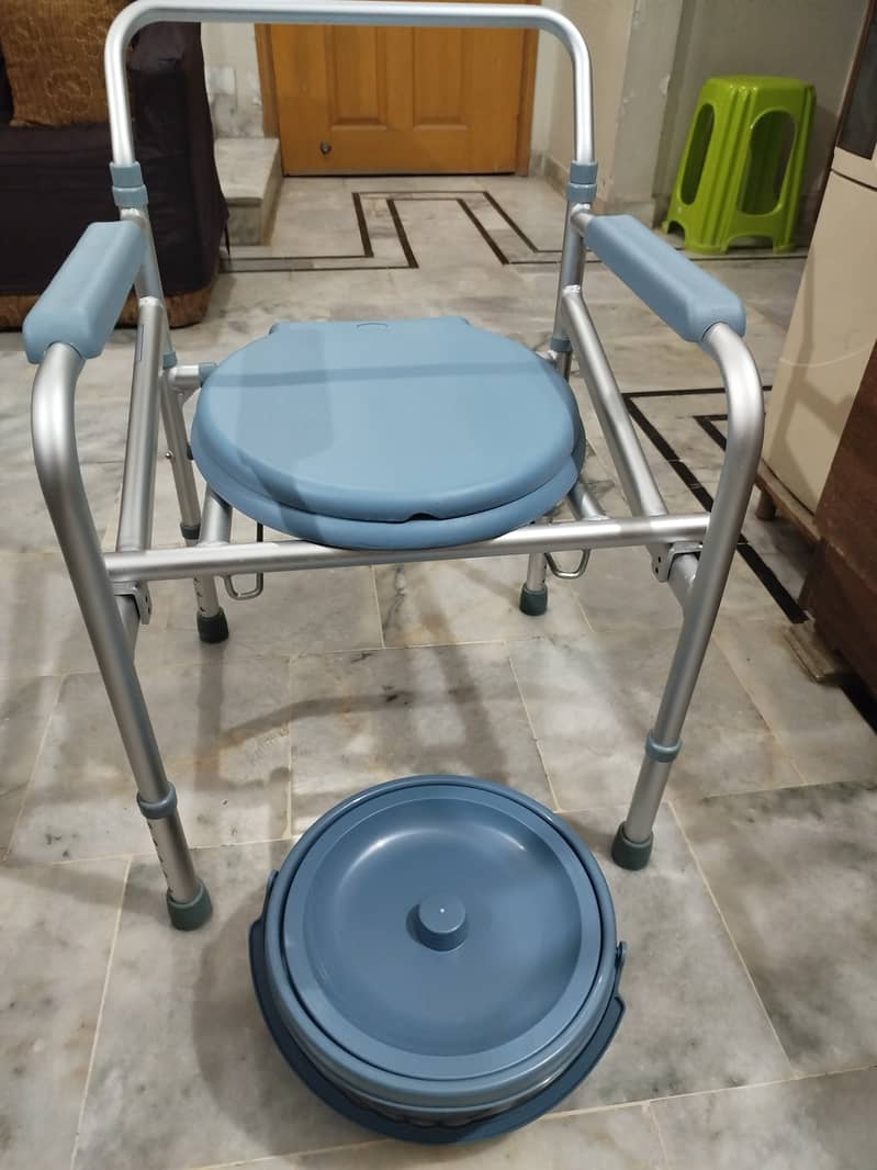 Commode Chair with Bucket 1