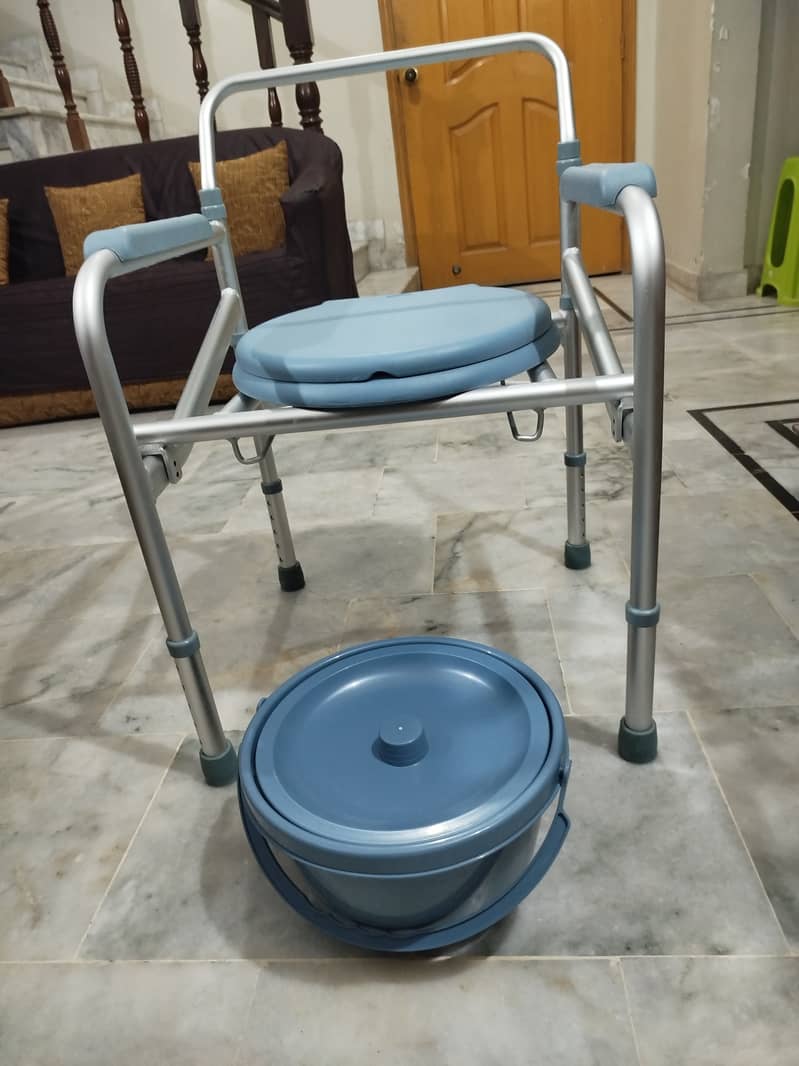 Commode Chair with Bucket 2