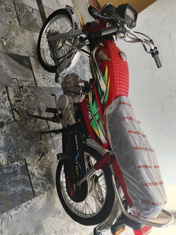 Bike bilkull saf Hy lush btry mjaod Hy . call No. 03029813724. . 4