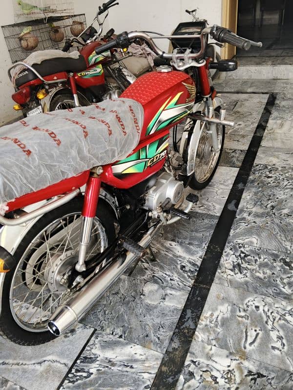 Bike bilkull saf Hy lush btry mjaod Hy . call No. 03029813724. . 10