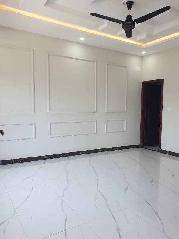 8 mrle upper portion available for rent faisal town 9