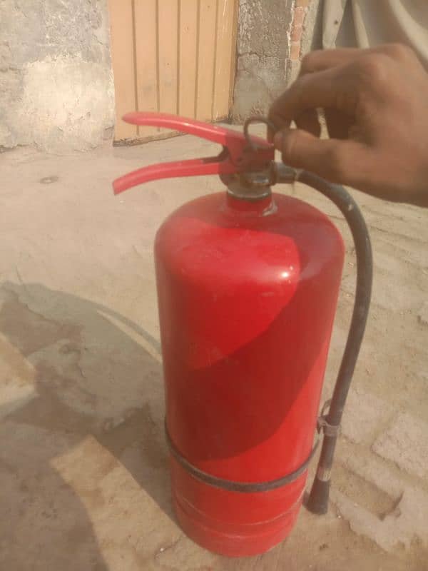 fire extinguisher  (type dcp 6kg) 2