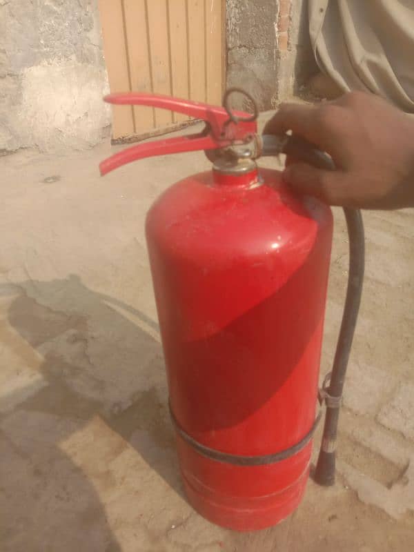 fire extinguisher  (type dcp 6kg) 3