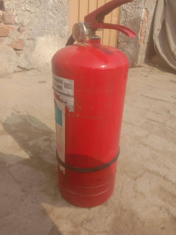 fire extinguisher  (type dcp 6kg) 6