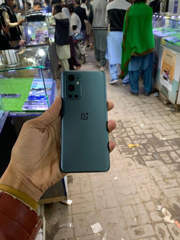 oneplus 9 pro hai do line is hai aur all okay hai 3