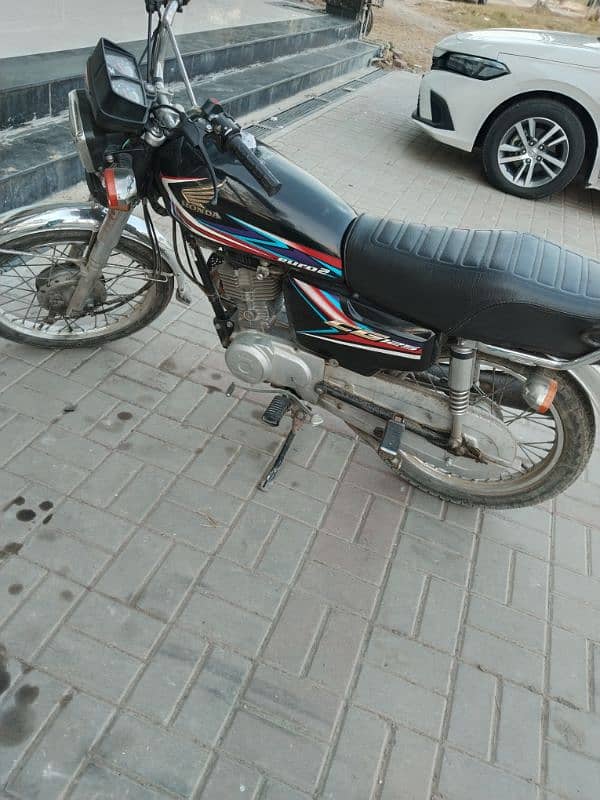 Honda CG 125 Total genuine Bikr 2