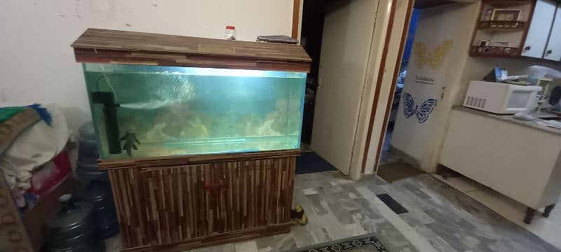 4 ft AQUARIUM WITH NEW MOTOR FOR SALE 1