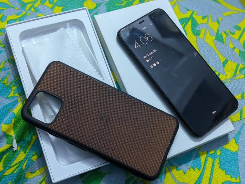 Google Pixel 4 Full Box 10/10 Condition 2