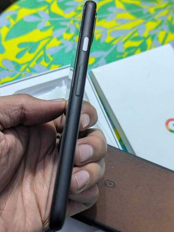 Google Pixel 4 Full Box 10/10 Condition 4