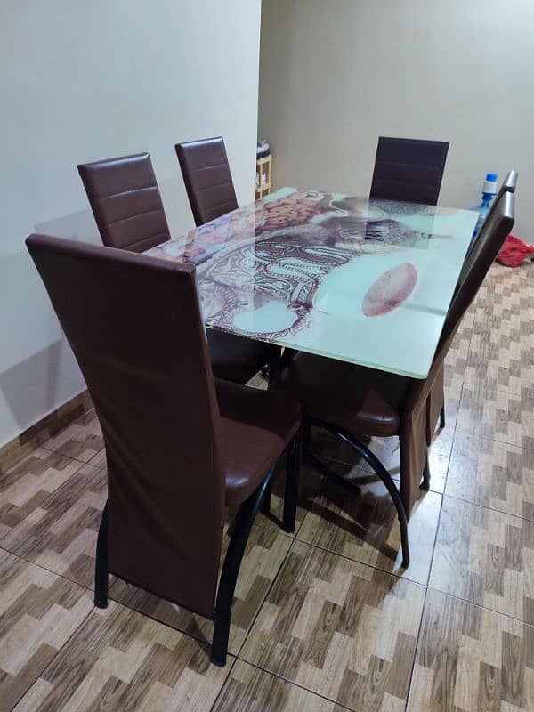 Dining table with 6 Chairs 2