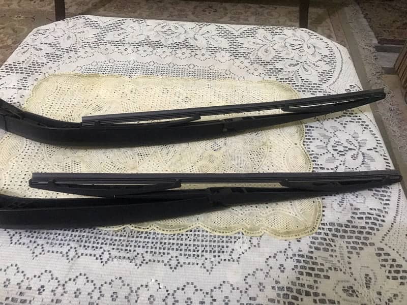 car wiper O33Z 33 I6I 33 whattsapp 3