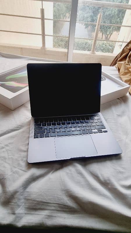 Macbook Pro M1, 2020 8GB/256GB Mint Condition 9