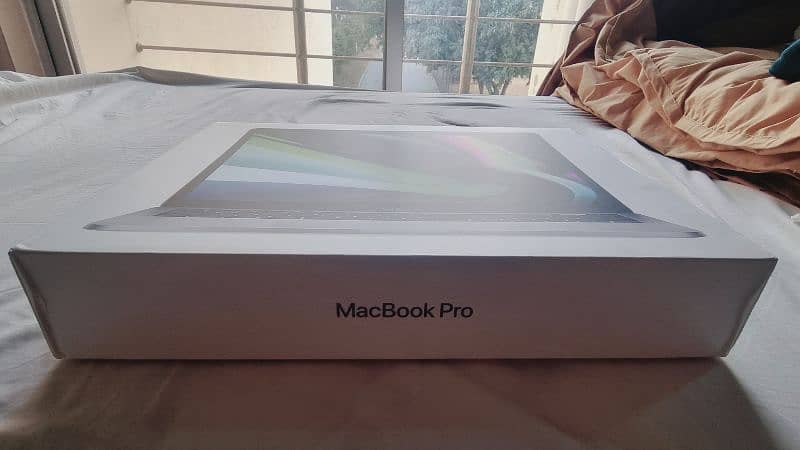 Macbook Pro M1, 2020 8GB/256GB Mint Condition 19