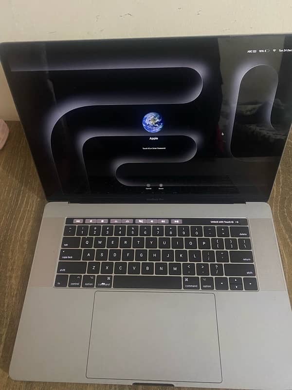 Apple Laptop,MacBook Pro2017,Core i7,16GB RAM,512 SSD,2GB AMD Graphics 0