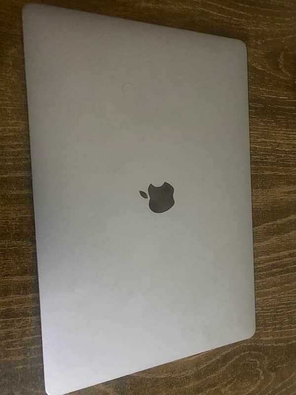 Apple Laptop,MacBook Pro2017,Core i7,16GB RAM,512 SSD,2GB AMD Graphics 2