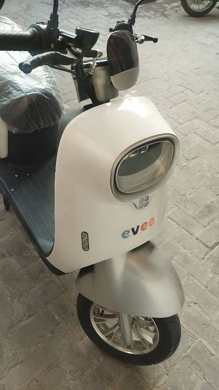 New Evee Nisa Electric Bike Just 125 KM Used 1