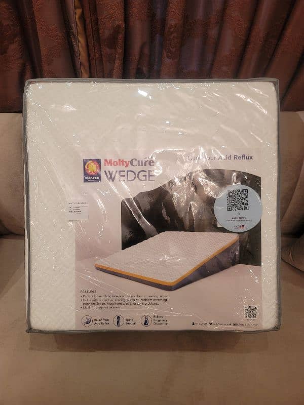 Molty Foam Wedge Pillow Brand New 0