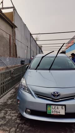 Toyota Prius Alpha 2012