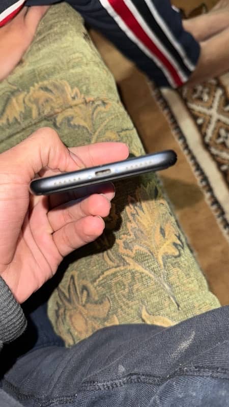 iPhone 11 128 gb factory 4