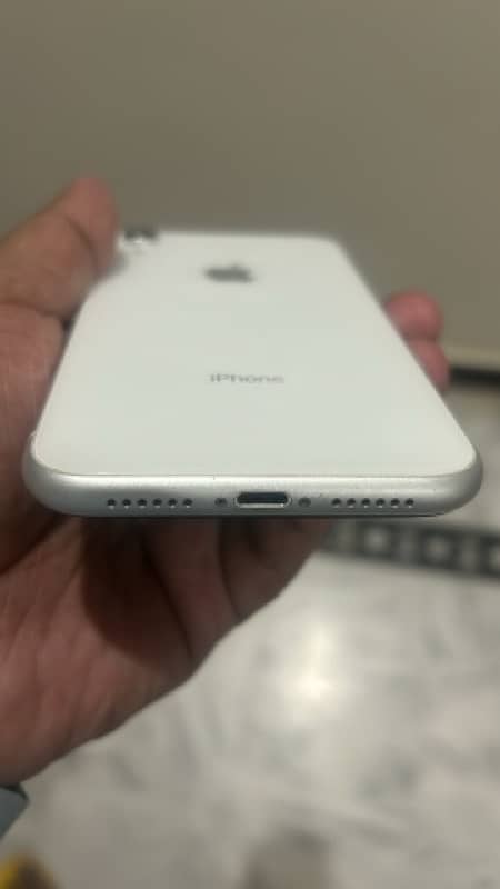 iPhone XR 6