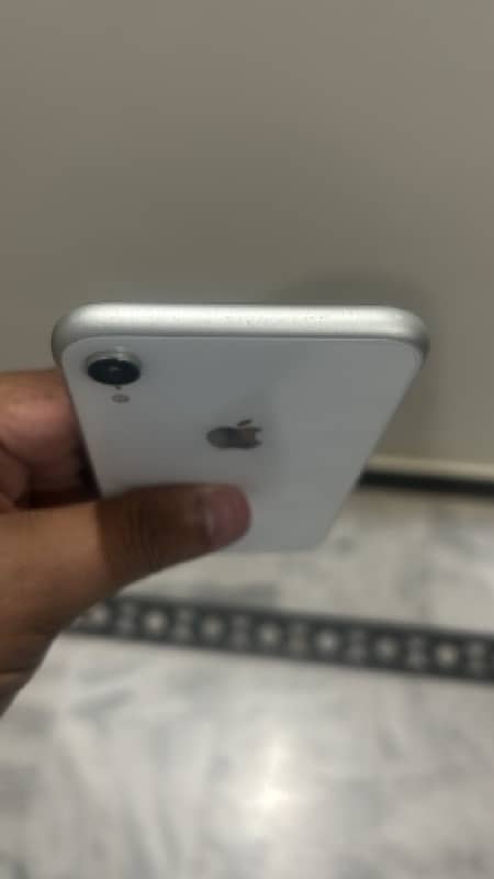 iPhone XR 7