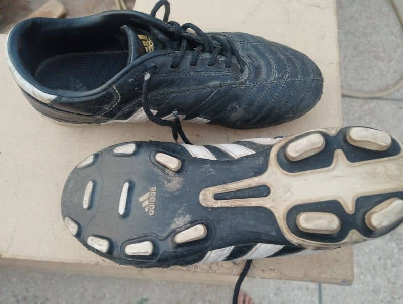 good quality football shoes size 4 uk 1