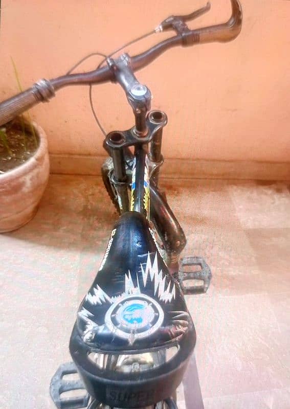 Black Cycle in good condition 2