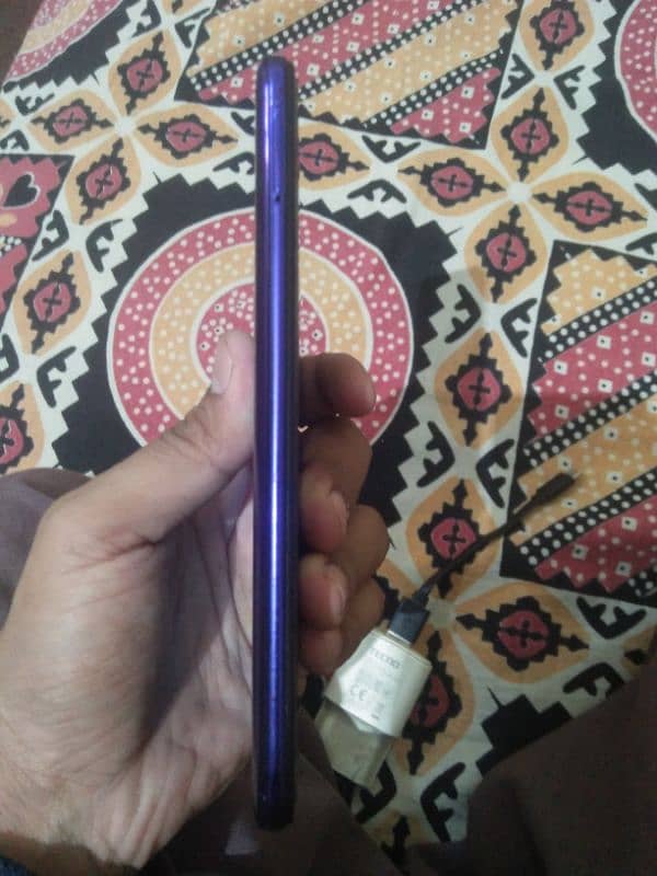 vivo S1pro 4/128 sirf set ha set ok ha koi falt nhi ha 5