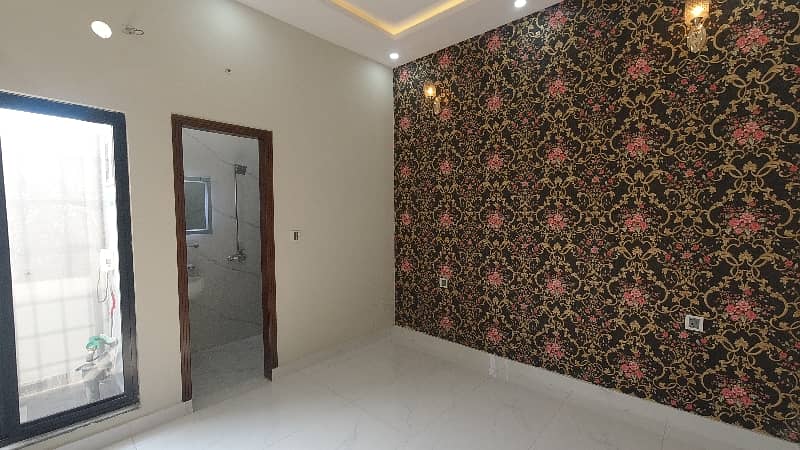 Spacious Prime Location House Is Available For sale In Ideal Location Of Al Hafeez Garden - Phase 5 9