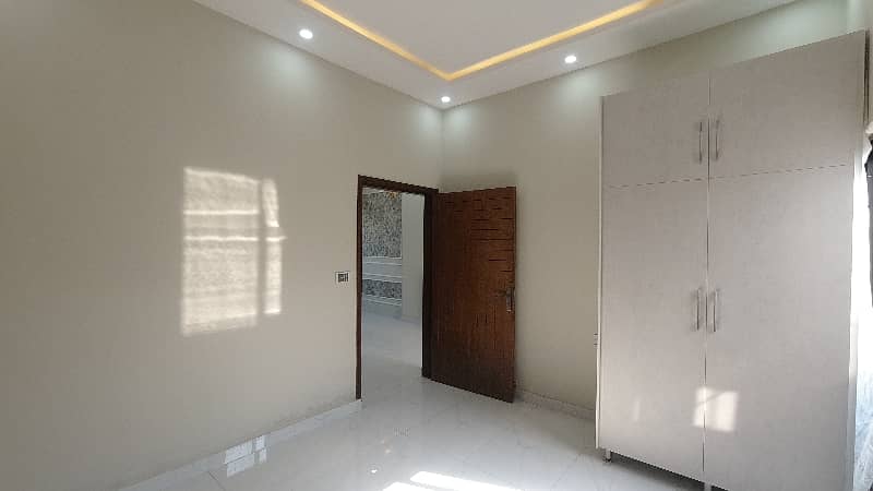 Spacious Prime Location House Is Available For sale In Ideal Location Of Al Hafeez Garden - Phase 5 10